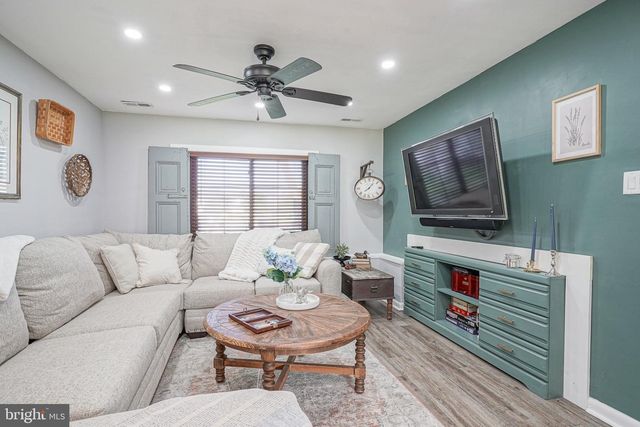 208 FAGAN CIR, Williamstown, NJ 08094