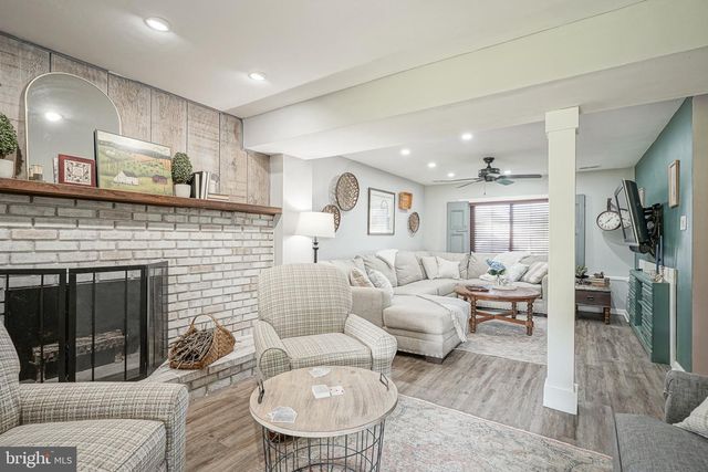 208 FAGAN CIR, Williamstown, NJ 08094