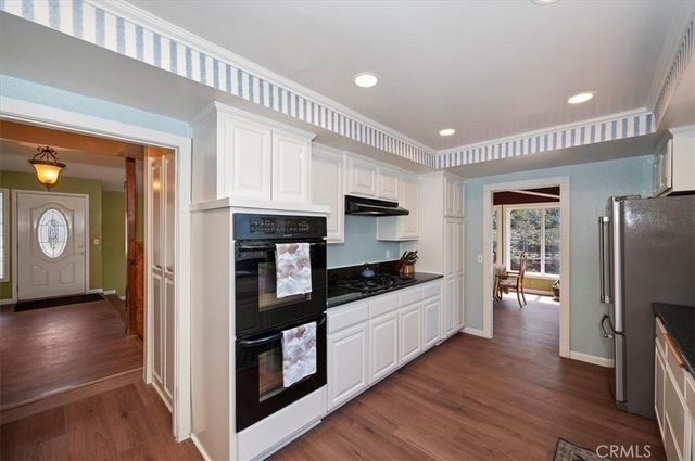 28669 Teton Lane, Lake Arrowhead, CA 92352