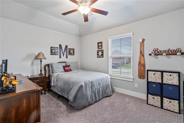 906 E Fallon Street, Siloam Springs, AR 72761