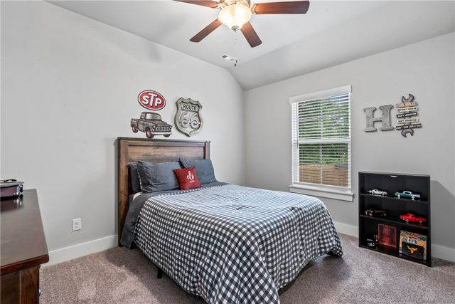 906 E Fallon Street, Siloam Springs, AR 72761