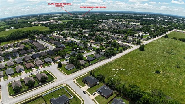 906 E Fallon Street, Siloam Springs, AR 72761