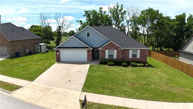 906 E Fallon Street, Siloam Springs, AR 72761