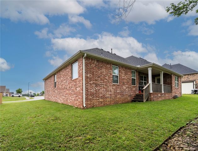 906 E Fallon Street, Siloam Springs, AR 72761