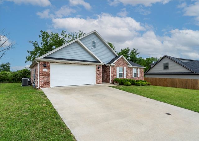 906 E Fallon Street, Siloam Springs, AR 72761
