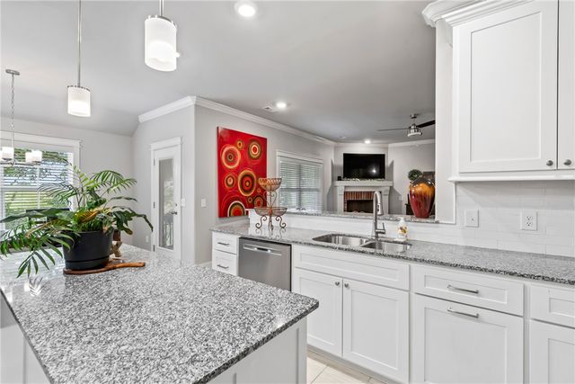 906 E Fallon Street, Siloam Springs, AR 72761