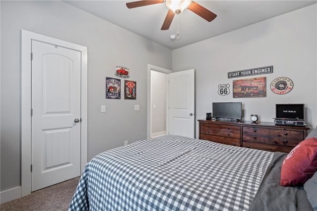 906 E Fallon Street, Siloam Springs, AR 72761