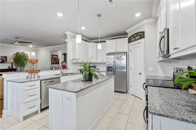 906 E Fallon Street, Siloam Springs, AR 72761