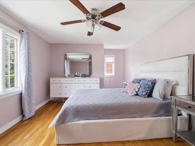 496 Parkview Dr, Mt Lebanon, PA 15243
