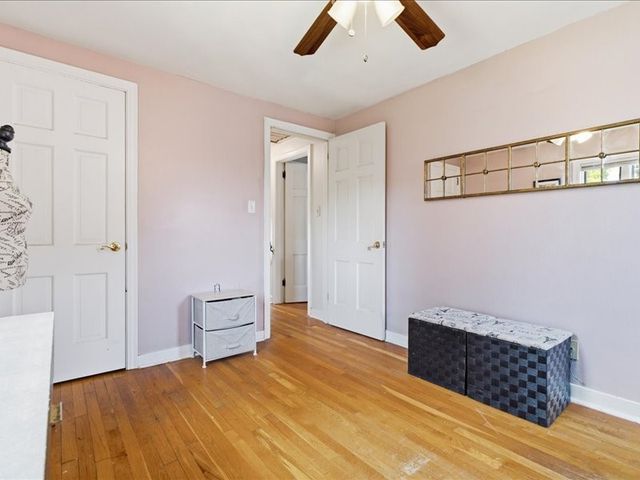 496 Parkview Dr, Mt Lebanon, PA 15243