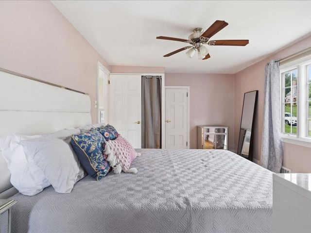 496 Parkview Dr, Mt Lebanon, PA 15243