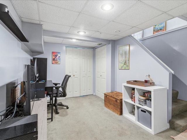 496 Parkview Dr, Mt Lebanon, PA 15243