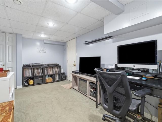 496 Parkview Dr, Mt Lebanon, PA 15243