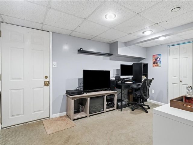 496 Parkview Dr, Mt Lebanon, PA 15243