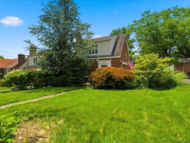 496 Parkview Dr, Mt Lebanon, PA 15243