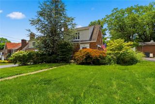 496 Parkview Dr, Mt Lebanon, PA 15243