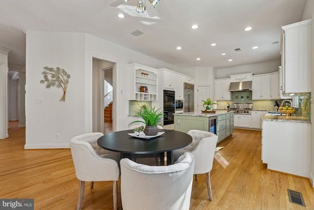 26 SANDALFOOT CT, Potomac, MD 20854