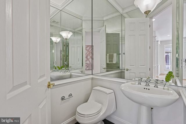 26 SANDALFOOT CT, Potomac, MD 20854