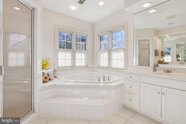 26 SANDALFOOT CT, Potomac, MD 20854