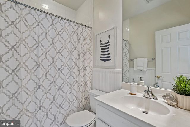 26 SANDALFOOT CT, Potomac, MD 20854