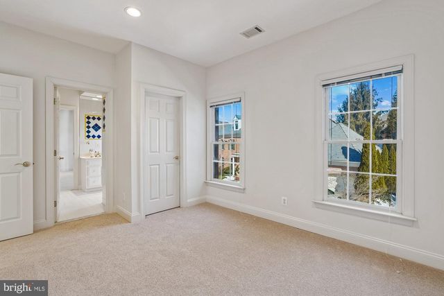 26 SANDALFOOT CT, Potomac, MD 20854