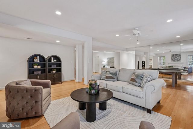 26 SANDALFOOT CT, Potomac, MD 20854