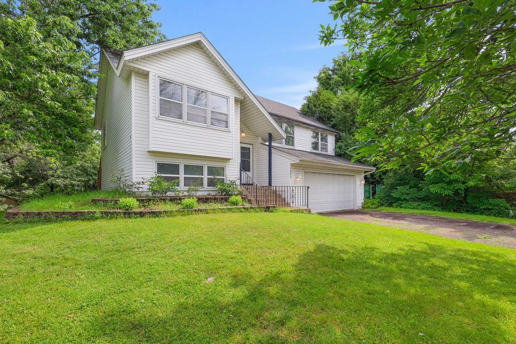 1984 Helena Court, Oakdale, MN 55128
