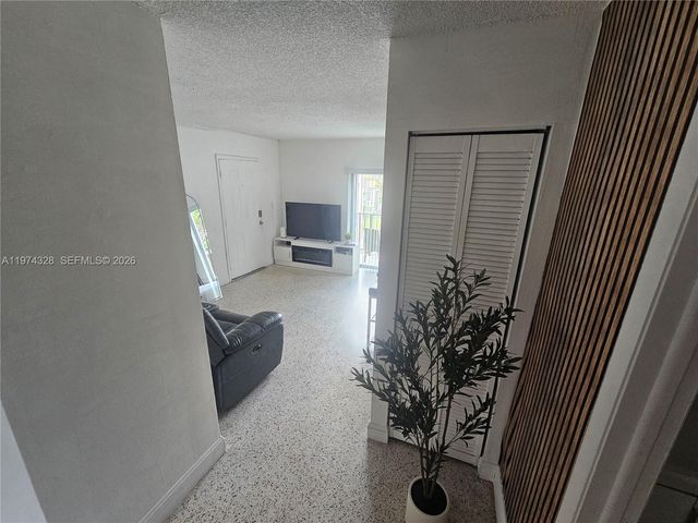 1241 NW 6th St 6, Miami, FL 33125