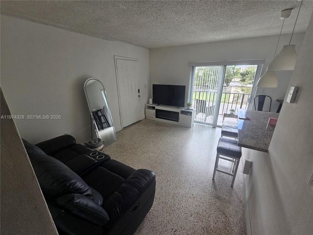 1241 NW 6th St 6, Miami, FL 33125