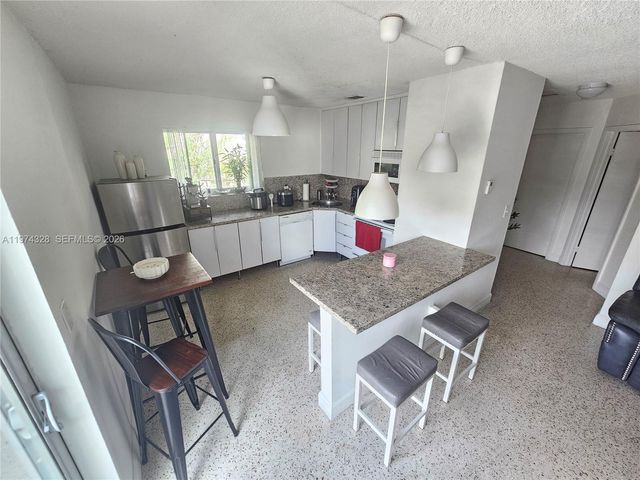 1241 NW 6th St 6, Miami, FL 33125