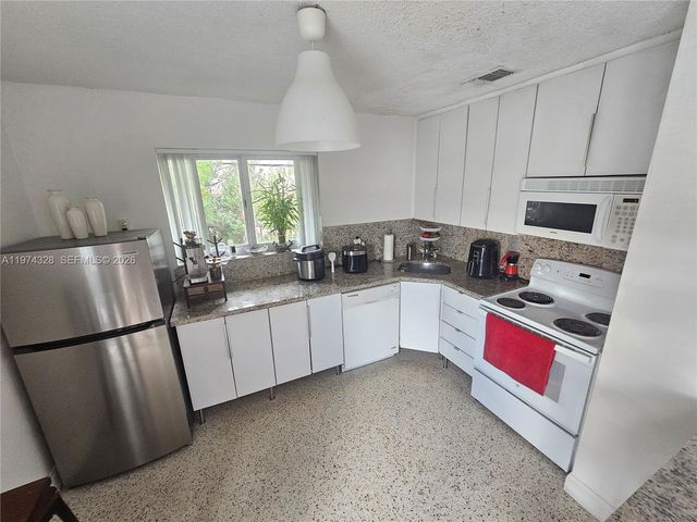 1241 NW 6th St 6, Miami, FL 33125