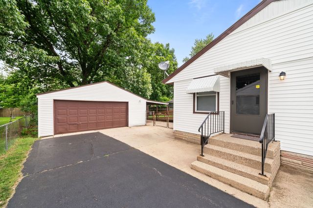 1006 Copper Drive, Machesney Park, IL 61115