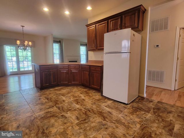 1852 MERIDIAN DR, Hagerstown, MD 21742