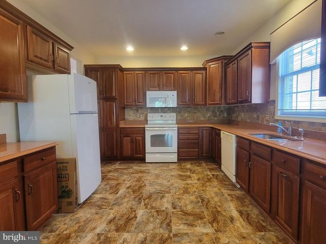 1852 MERIDIAN DR, Hagerstown, MD 21742