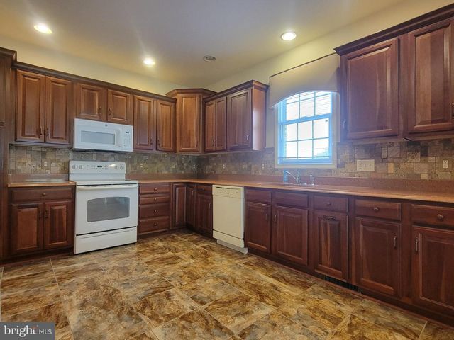 1852 MERIDIAN DR, Hagerstown, MD 21742