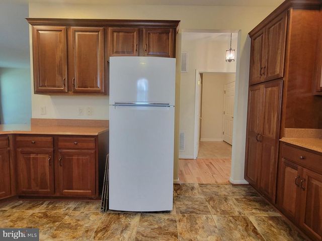 1852 MERIDIAN DR, Hagerstown, MD 21742
