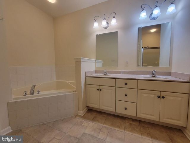 1852 MERIDIAN DR, Hagerstown, MD 21742