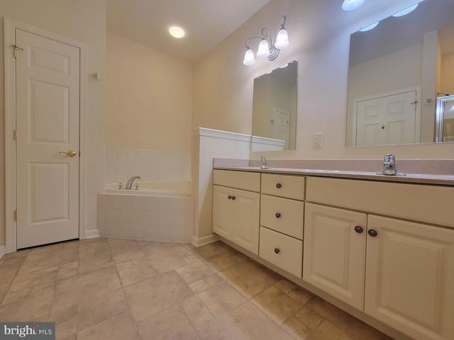 1852 MERIDIAN DR, Hagerstown, MD 21742