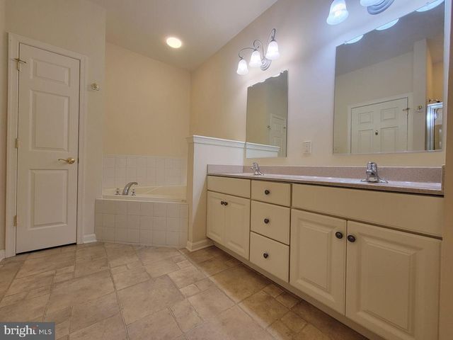1852 MERIDIAN DR, Hagerstown, MD 21742
