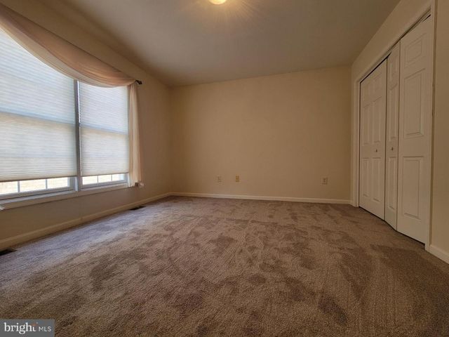1852 MERIDIAN DR, Hagerstown, MD 21742