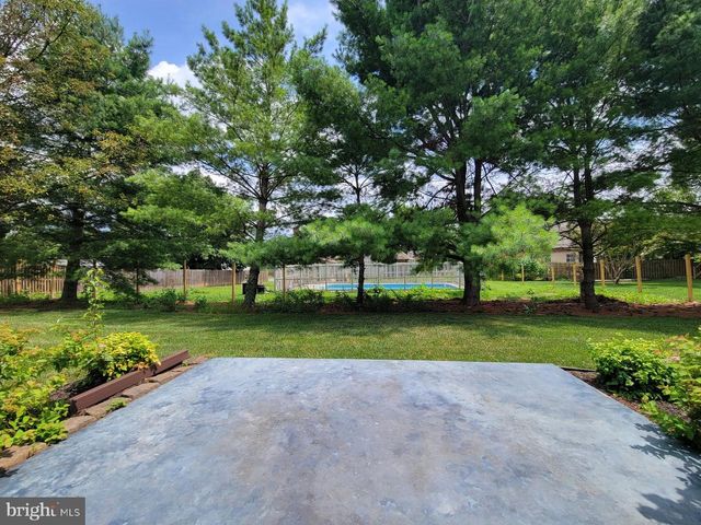 1852 MERIDIAN DR, Hagerstown, MD 21742