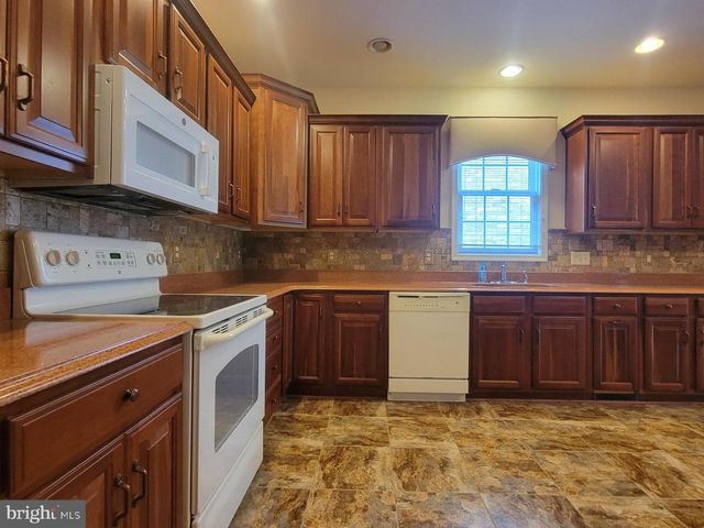 1852 MERIDIAN DR, Hagerstown, MD 21742