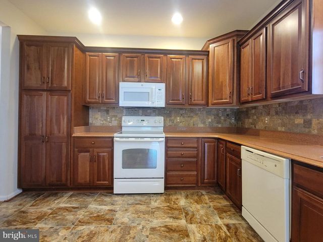 1852 MERIDIAN DR, Hagerstown, MD 21742
