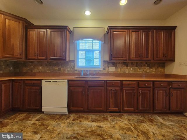 1852 MERIDIAN DR, Hagerstown, MD 21742