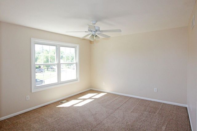 12 BASTILLE LOOP, Newark, DE 19702