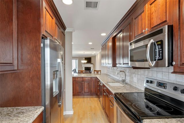 34 Montauk Highway 2, Westhampton, NY 11977