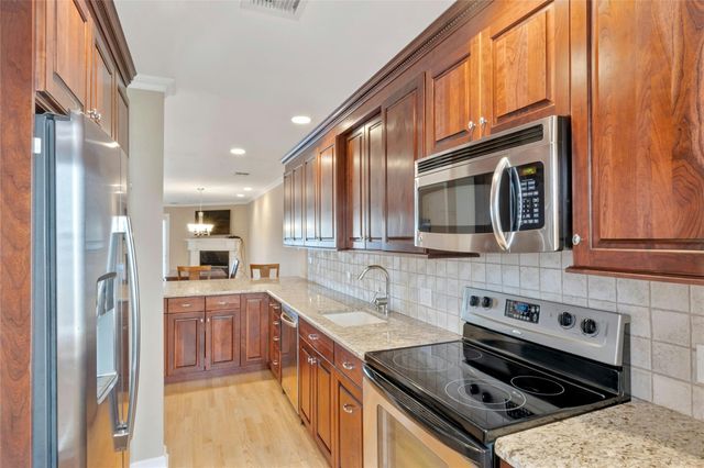 34 Montauk Highway 2, Westhampton, NY 11977