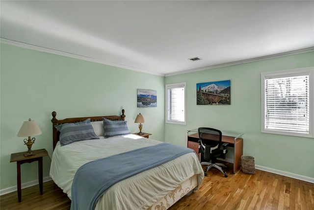 34 Montauk Highway 2, Westhampton, NY 11977