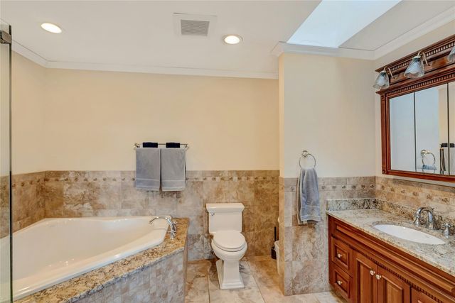 34 Montauk Highway 2, Westhampton, NY 11977