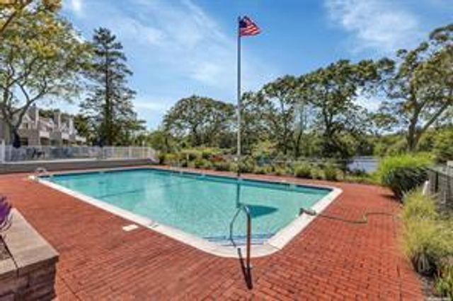 34 Montauk Highway 2, Westhampton, NY 11977